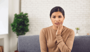 Common dental emergencies treated by an emergency dentist Global Dental Dentist providing urgent care